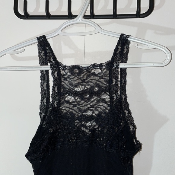 Black lace tank top - Picture 3 of 4